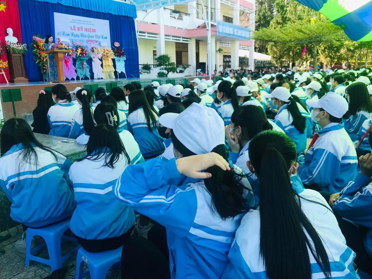 cô hiệu trưởng