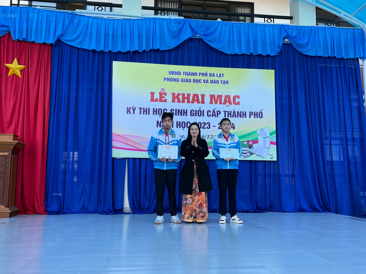 Khen thưởng cho học sinh đạt Thủ khoa Học sinh giỏi cấp thành phố