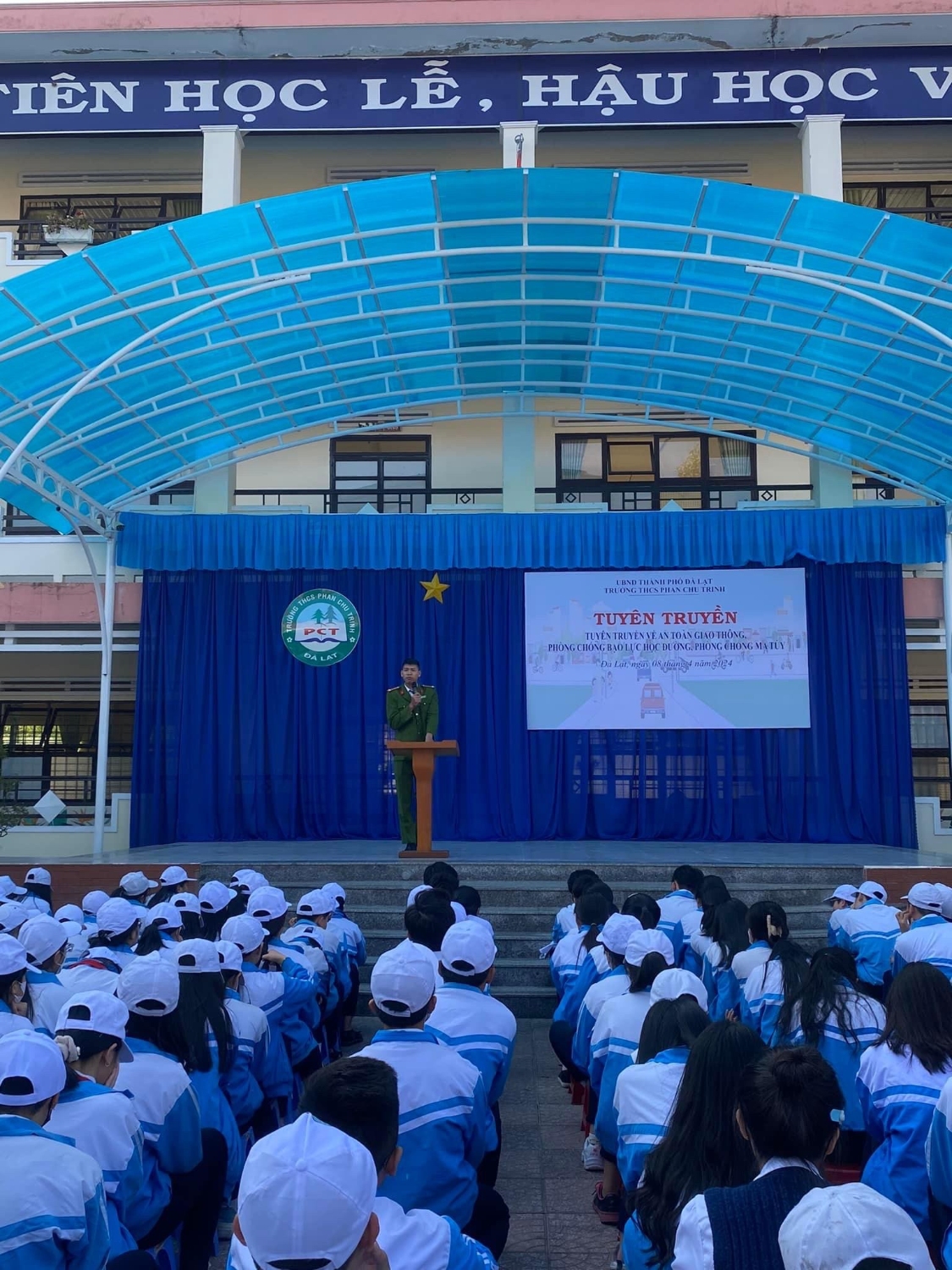 Học sinh toàn trường tham dự Ngoại khóa tuyên truyền về tác hại của Ma túy