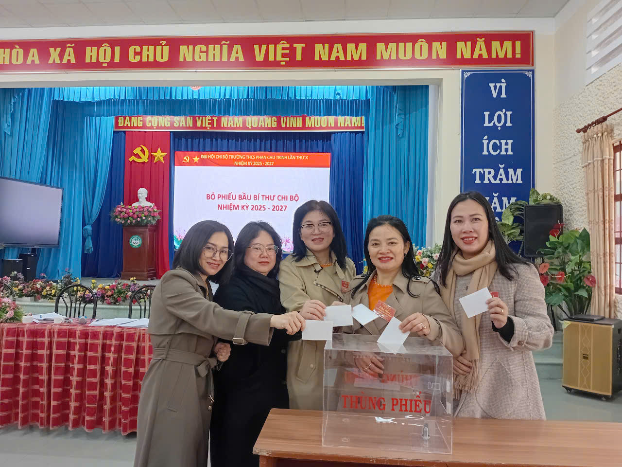 BỎ PHIẾU