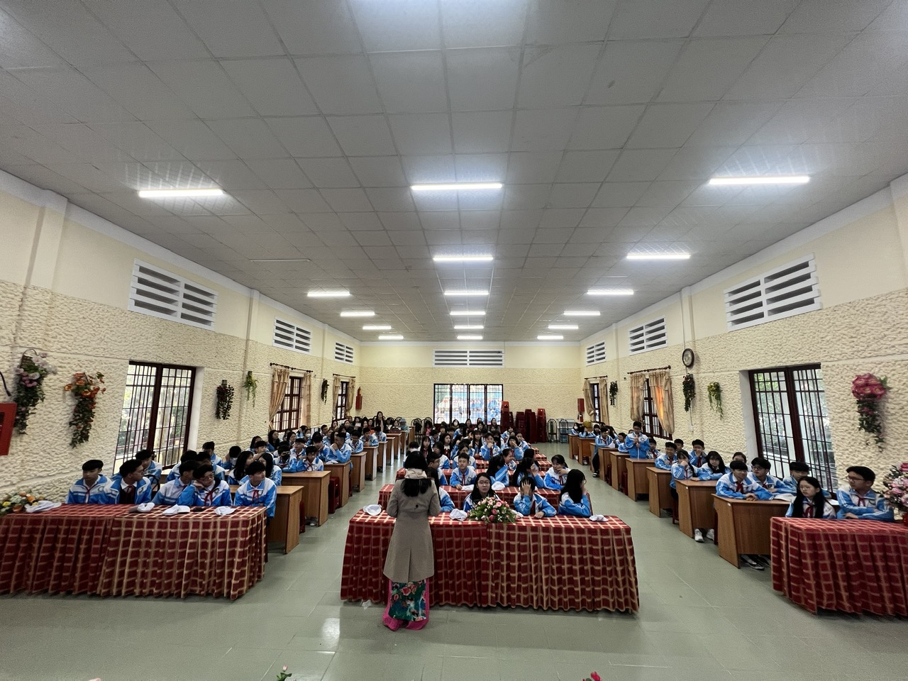 đối thoại giữa nhà trường với học sinh