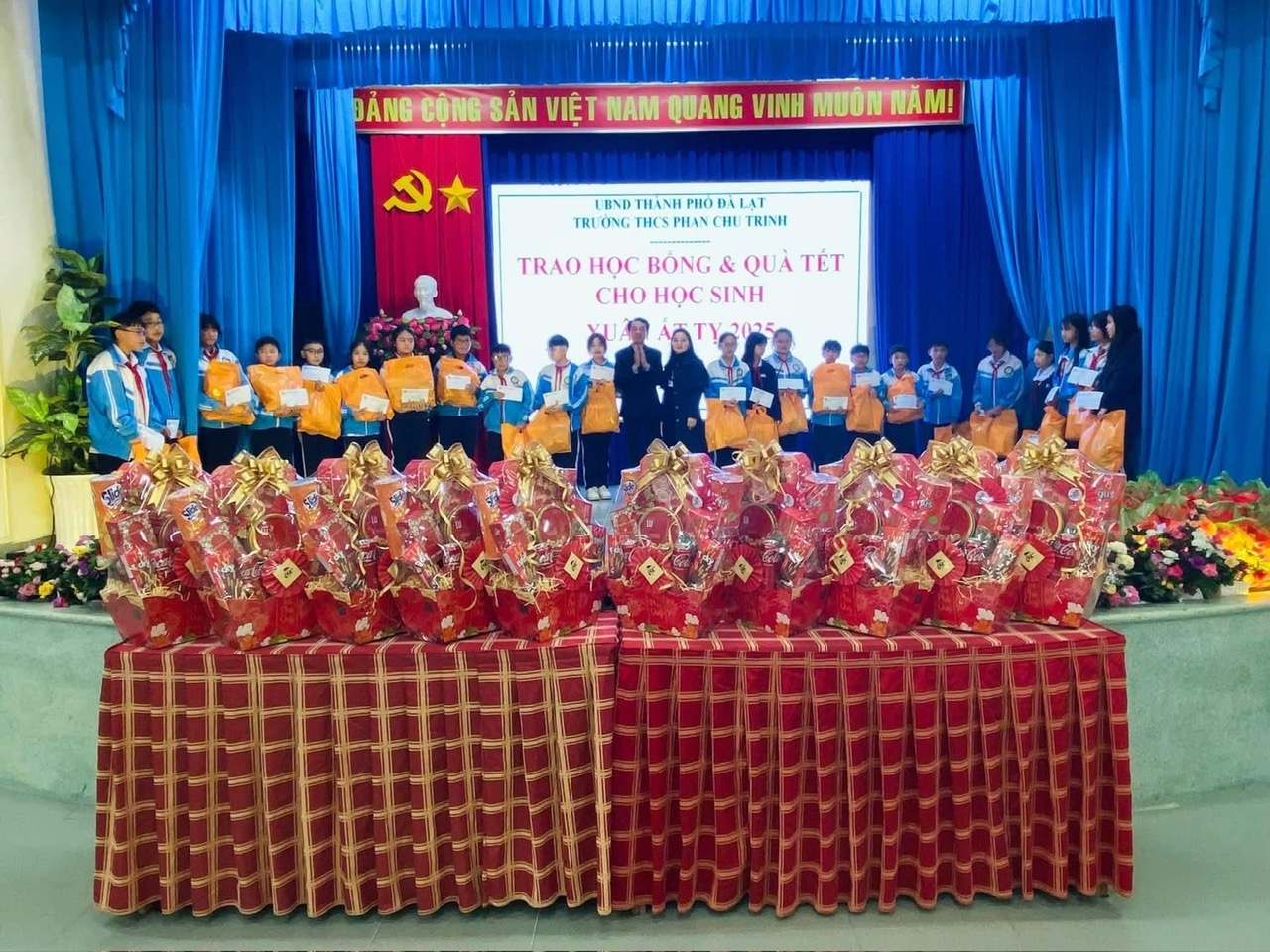 trao học bổng 2