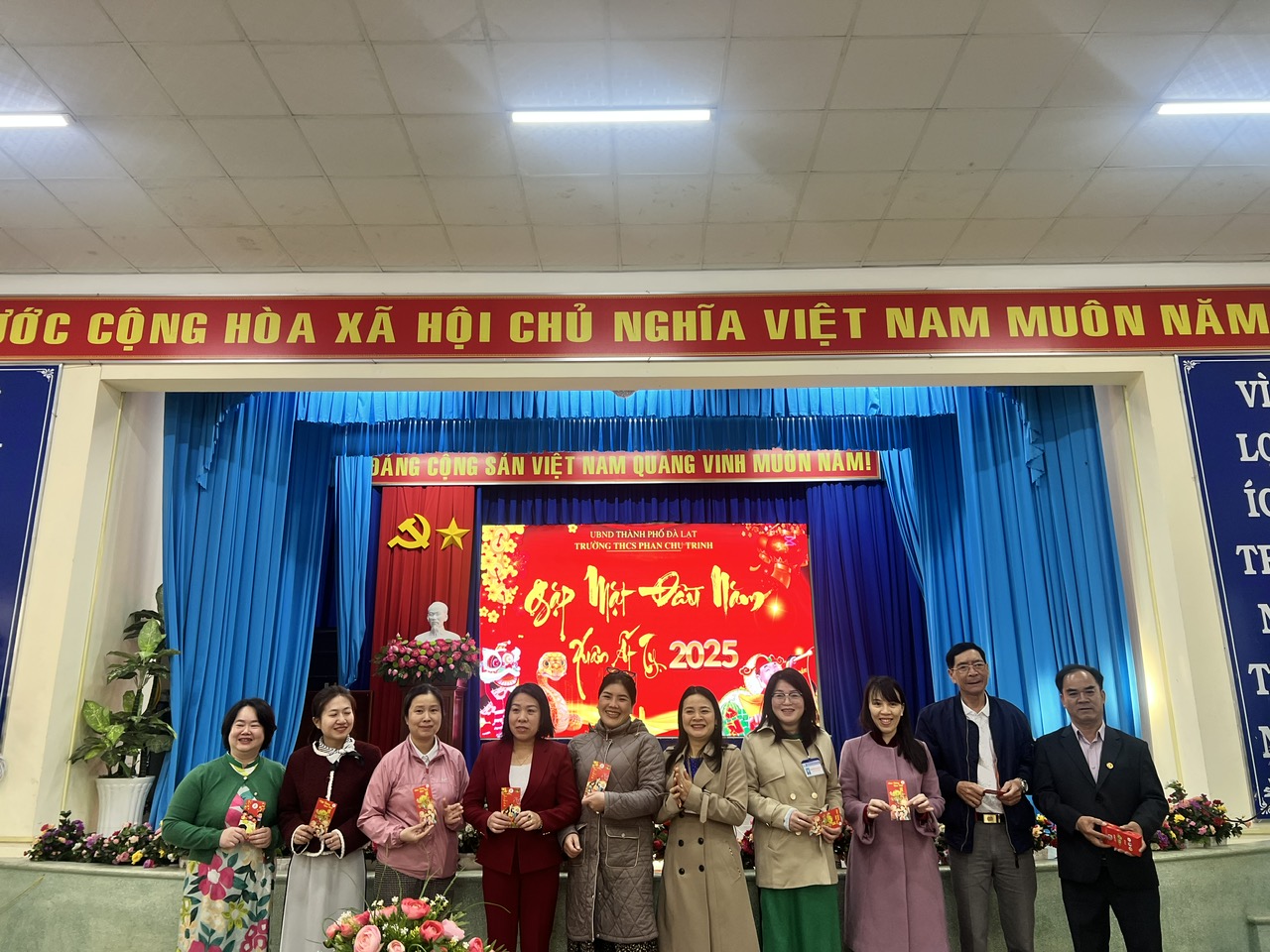 BLĐ và thành viên tổ Văn phòng