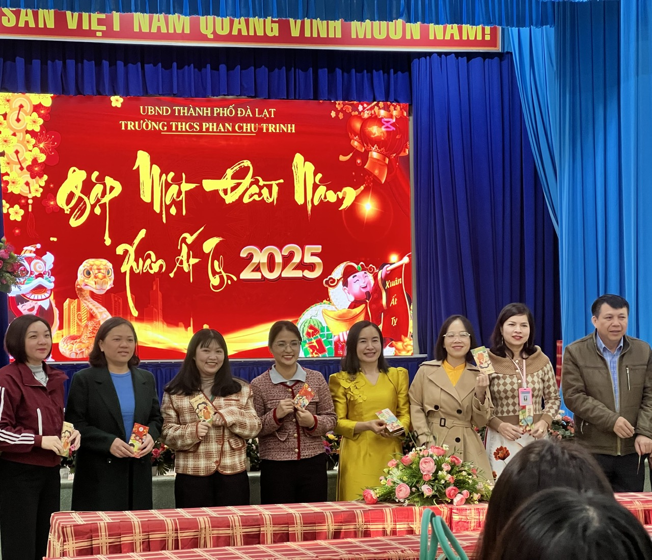 Thành viên tổ Sử Địa GDCD