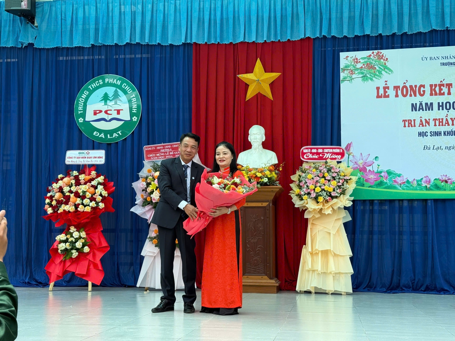 PH TẶNG HOA CHO NHÀ TRƯỜNG