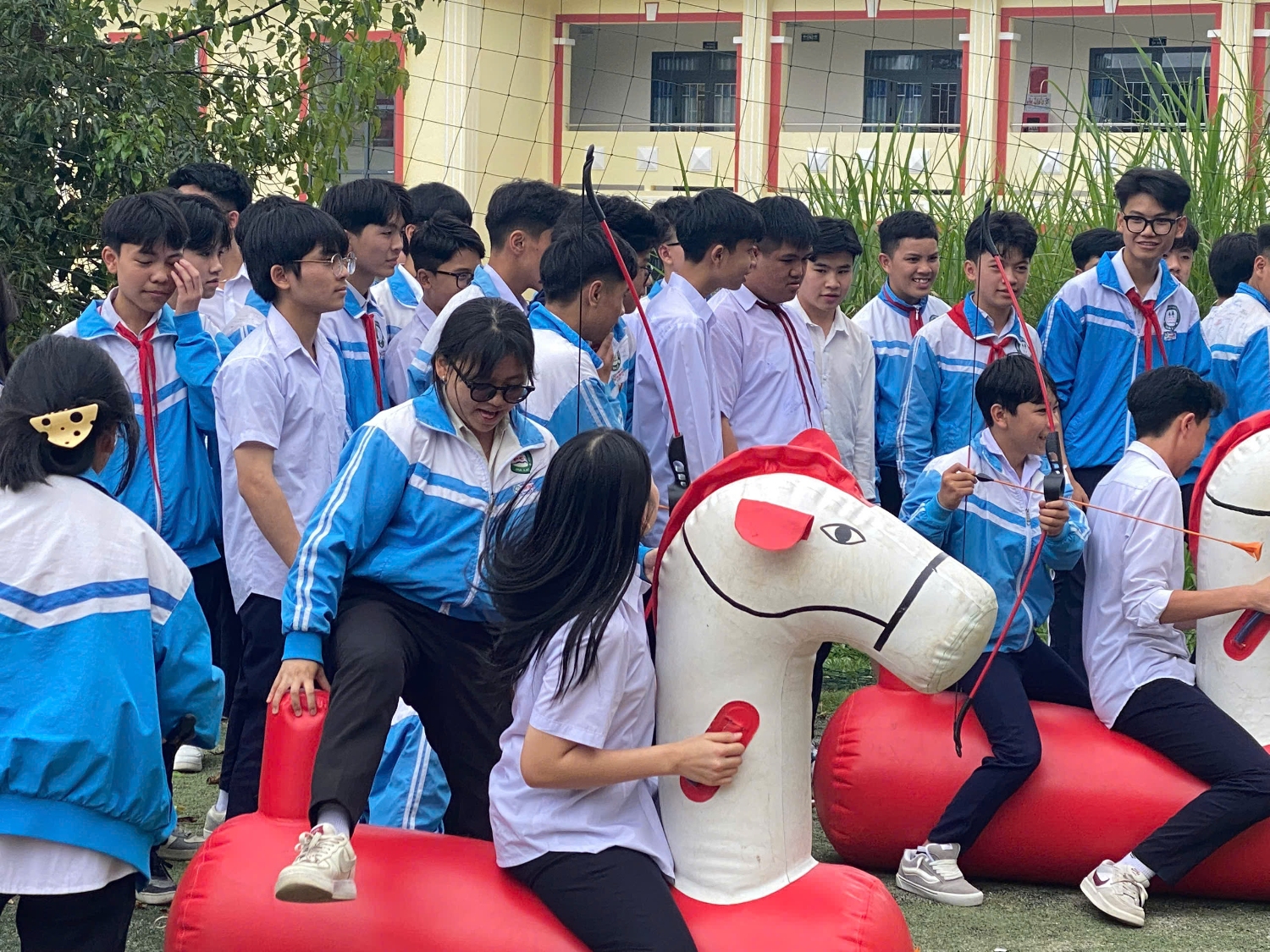 TRÒ CHƠI TRONG PHẦN LỄ RA TRƯỜNG